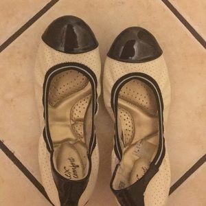 Black and white Flats